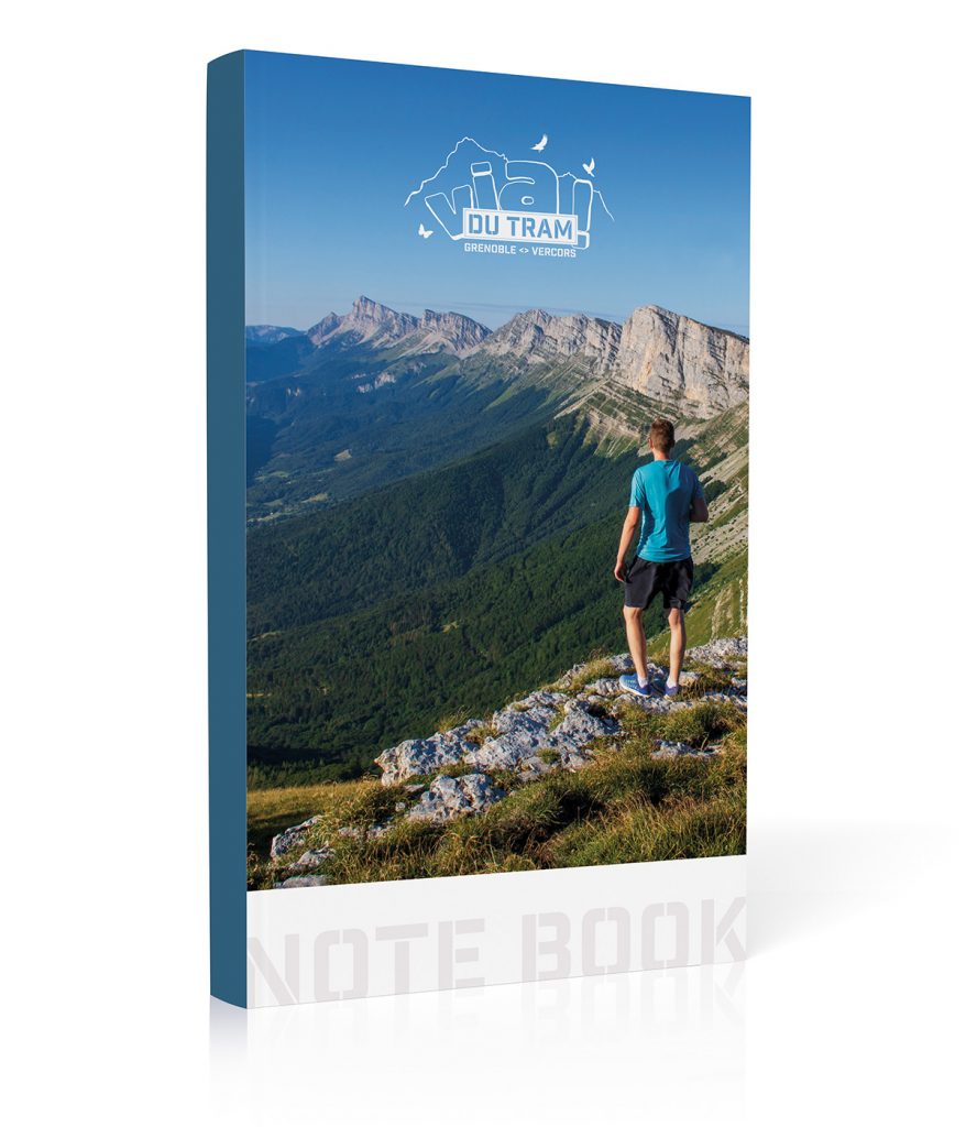 Identité visuelle de la Via du Tram créée pour Grenoble-Alpes Métropole par Caramel & Paprika - Exemple de flocage sur un note book (mockup)