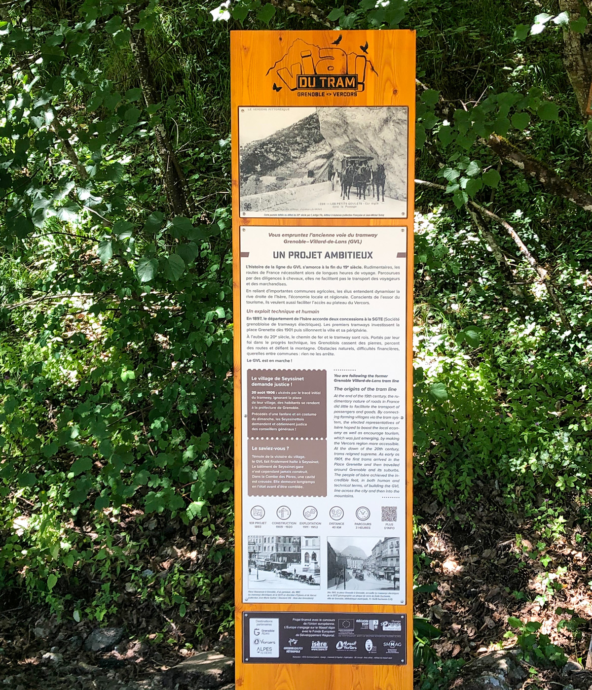 Panneaux d'exposition sur le patrimoine de la Via du Tram créés pour Grenoble-Alpes Métropole par Caramel & Paprika - Panneau 1 intitulé "Un projet ambitieux" installé sur site.