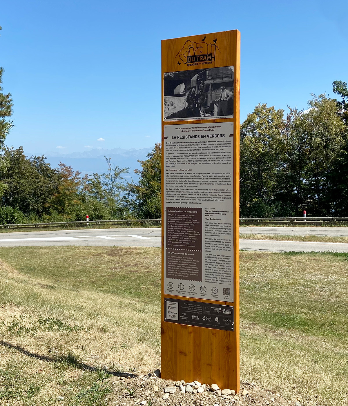 Panneaux d'exposition sur le patrimoine de la Via du Tram créés pour Grenoble-Alpes Métropole par Caramel & Paprika - Panneau 5 sur "La Résistance en Vercors" installé sur site.